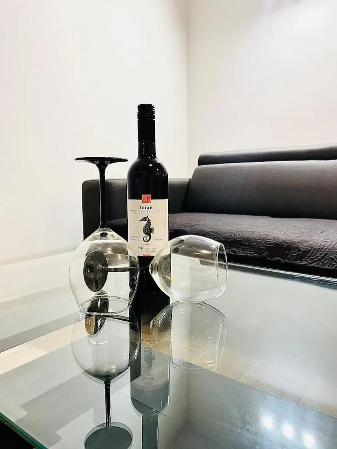 Apartments Eden Sisan 0*,