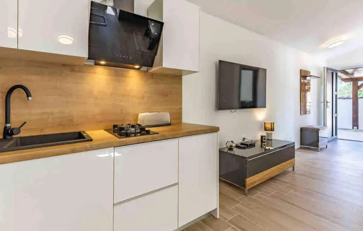 Apartments Eden Sisan
