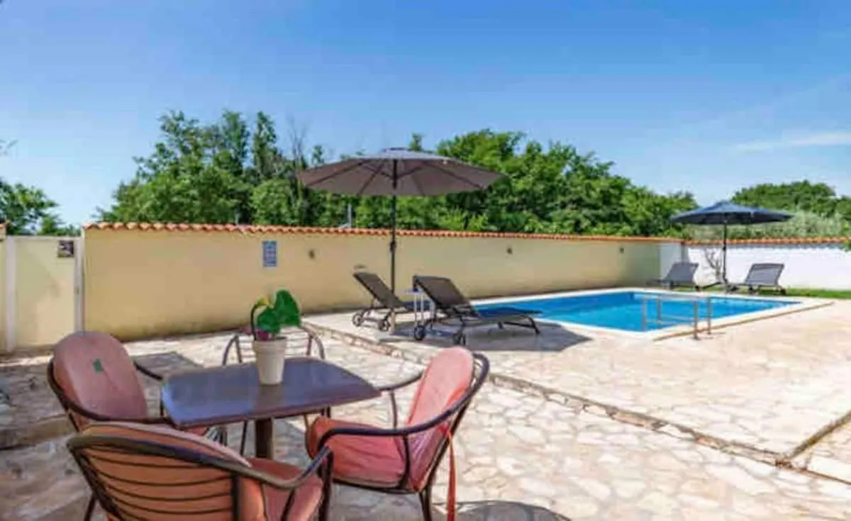 Apartments Eden Sisan 0*,  Croatia
