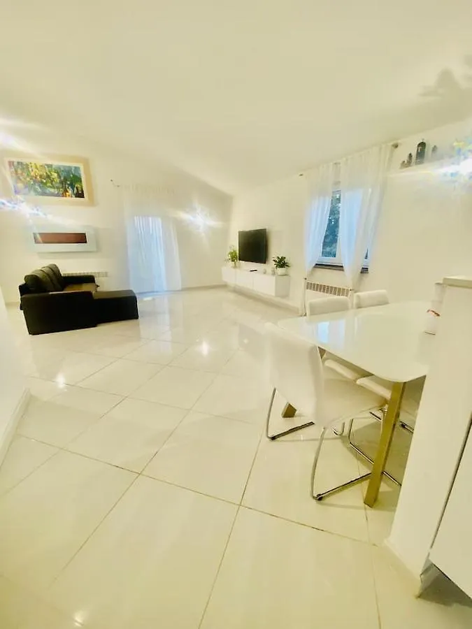 Apartments Eden Sisan