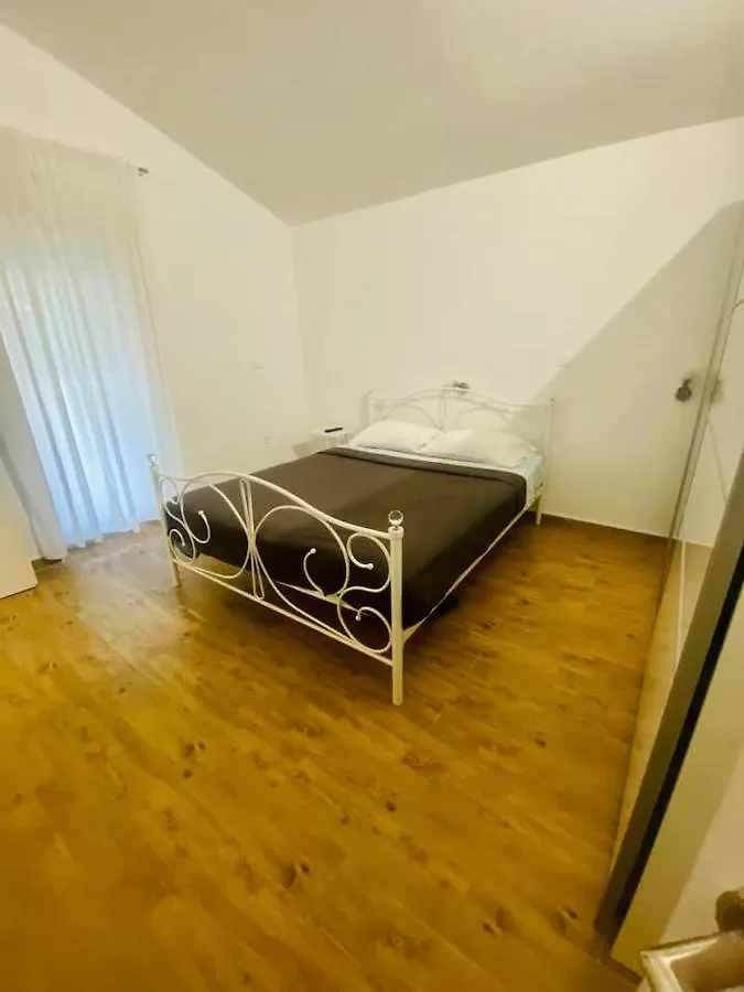 Apartments Eden Sisan