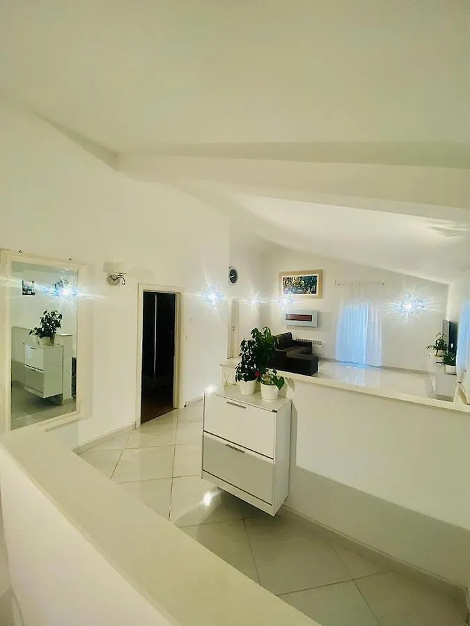 Apartments Eden Sisan 0*,