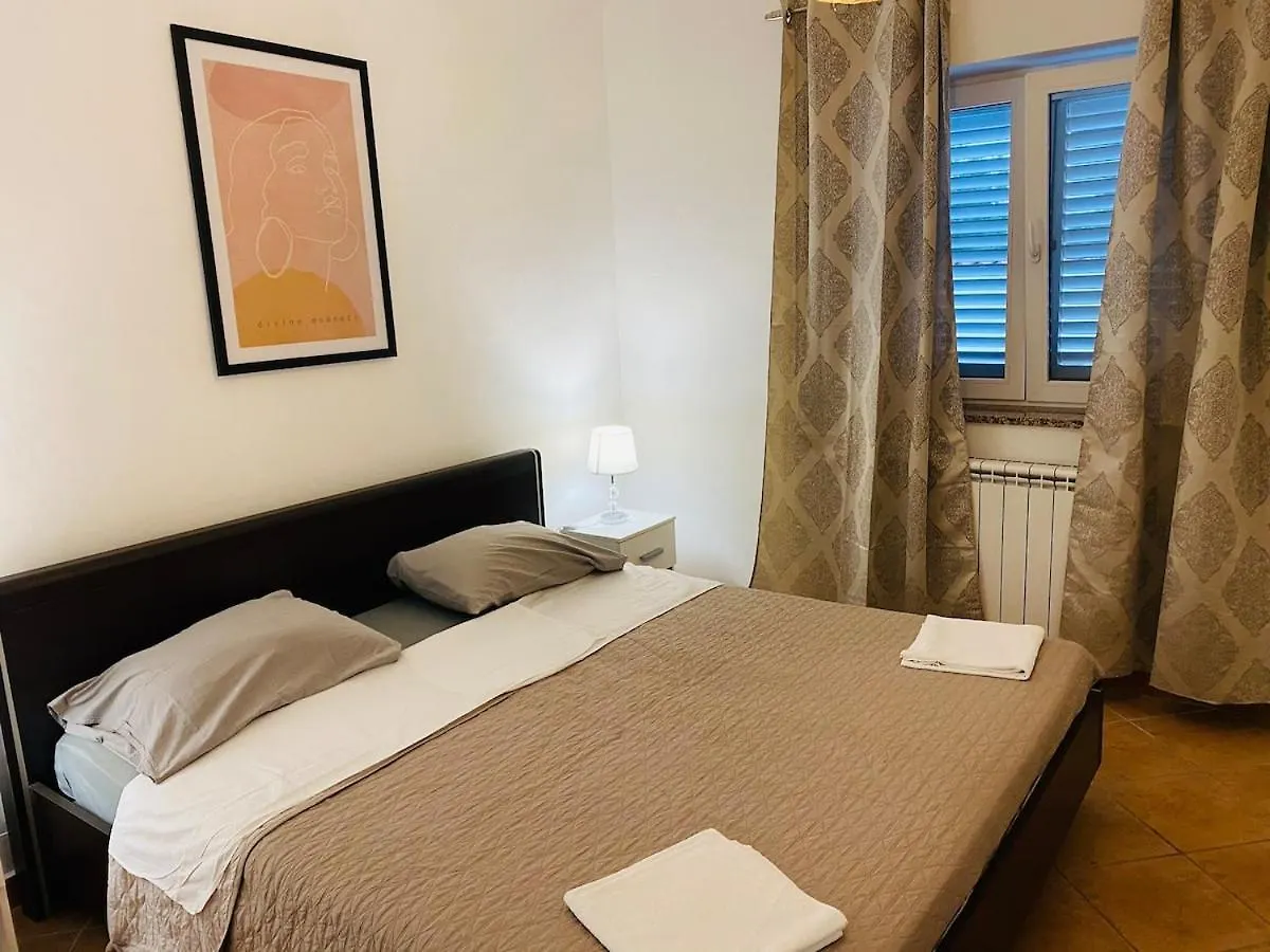 Apartments Eden Sisan