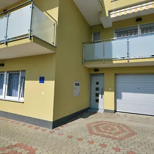 Martina Apartament Ika