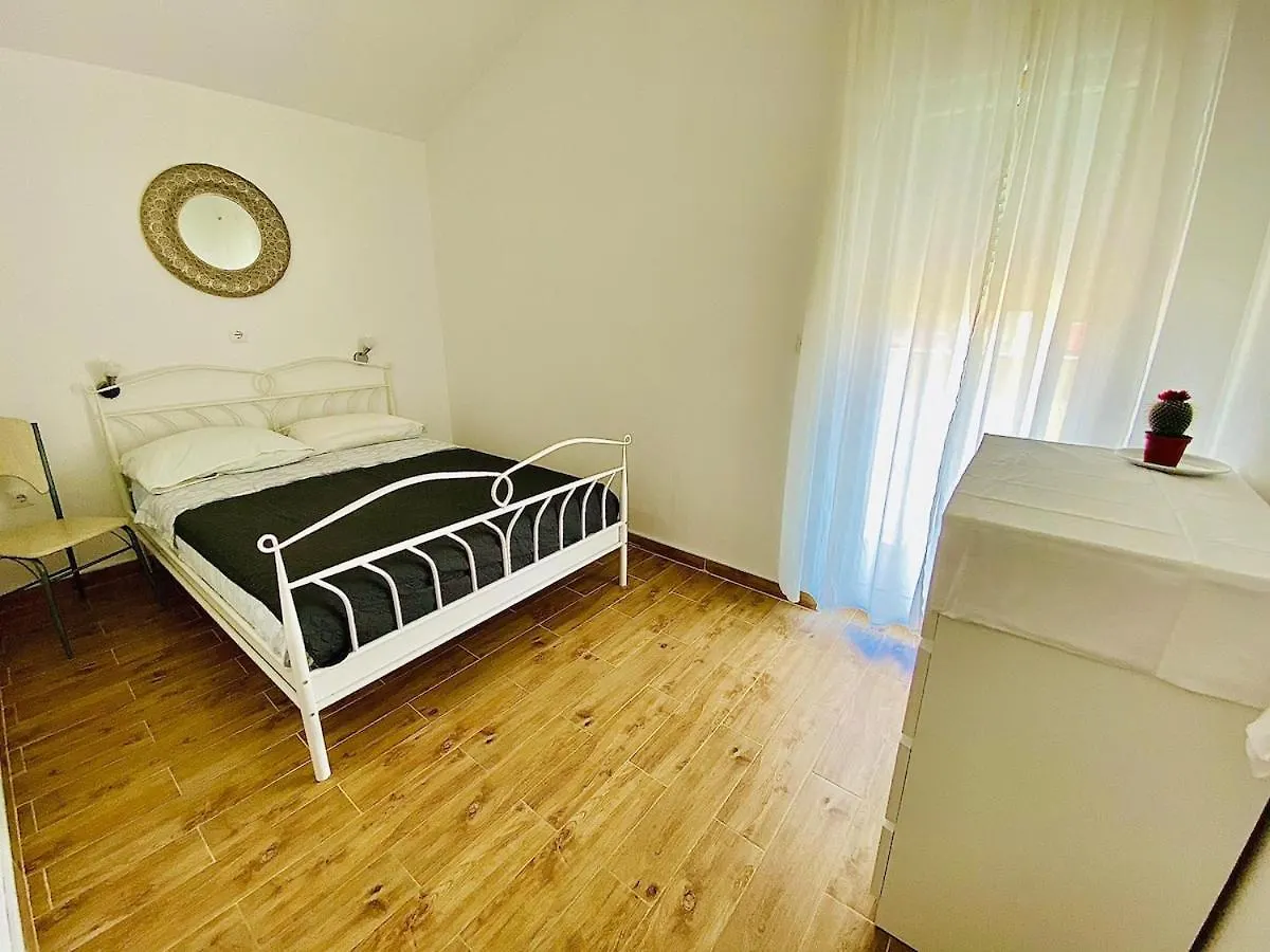 Apartments Eden Sisan