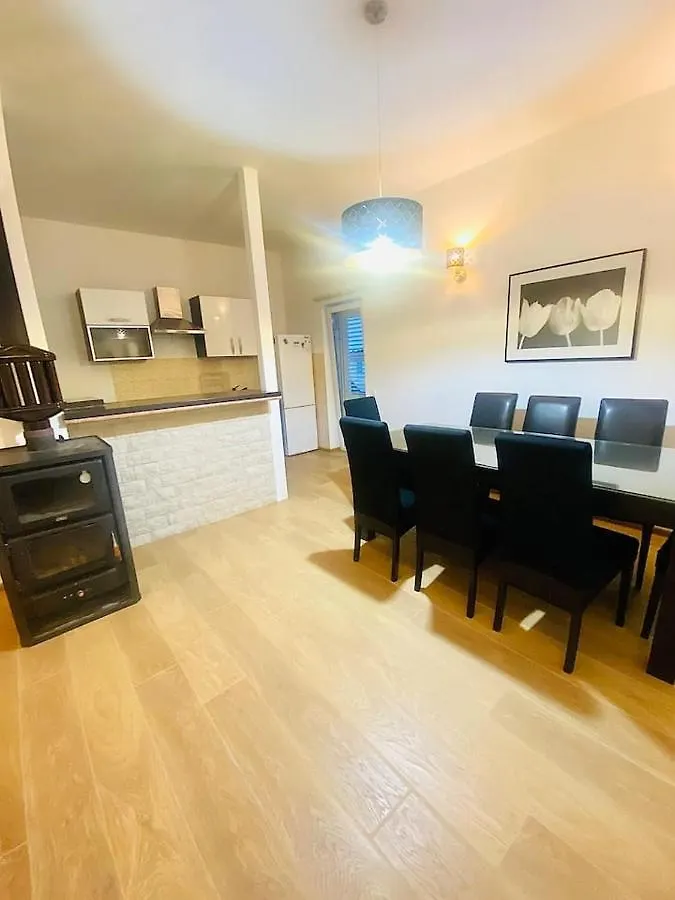 Apartments Eden Sisan
