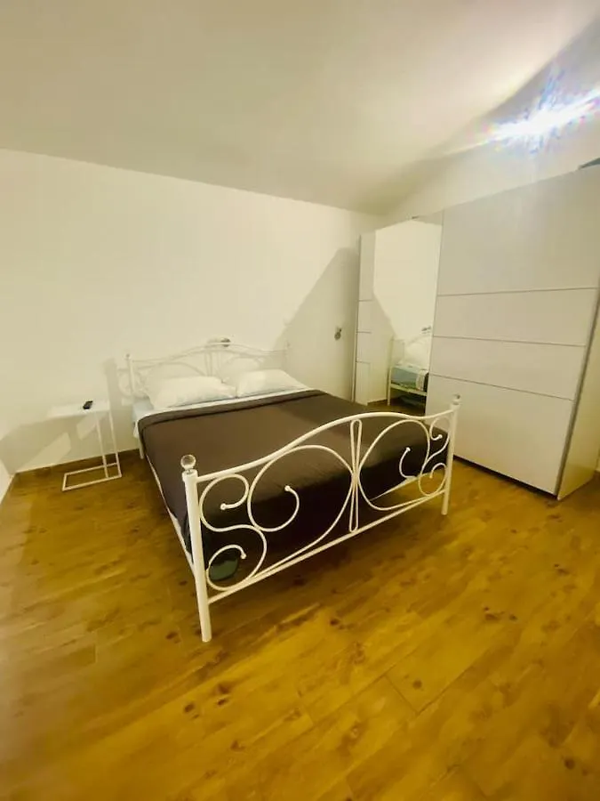 Apartments Eden Sisan
