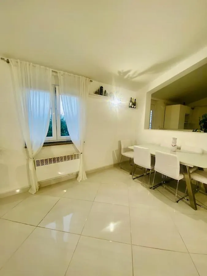 Apartments Eden Sisan